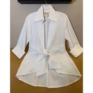 Finley White Eyelet Top, Fitted shape, Size L.